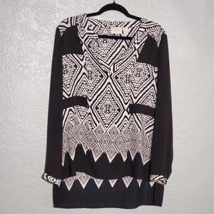 NWOT CHICO'S SIZE 2 BLACK & WHITE BLOUSE
